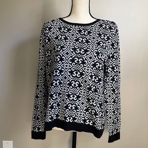 Croft &Barrow Black & White Print  Long Sleeve  Cropped Knit  Size Large
